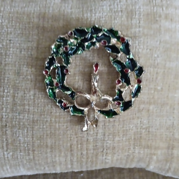 Gold Tone Candle Wreath Pin - Picture 3 of 6